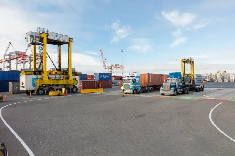 Kalmar hybrid straddle carriers at Port of Tauranga