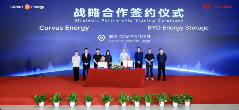 Picture from the signing ceremony for the strategic cooperation agreement held at the CIBF exhibition in Shenzhen Marintec China